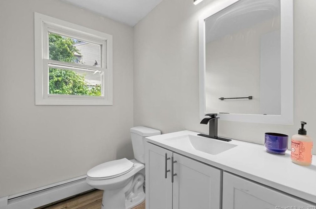 64 Parkview St, Meriden CT  06451-5235 exterior