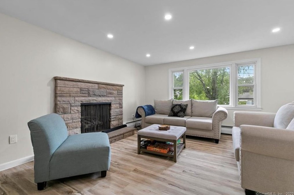 64 Parkview St, Meriden CT  06451-5235 exterior