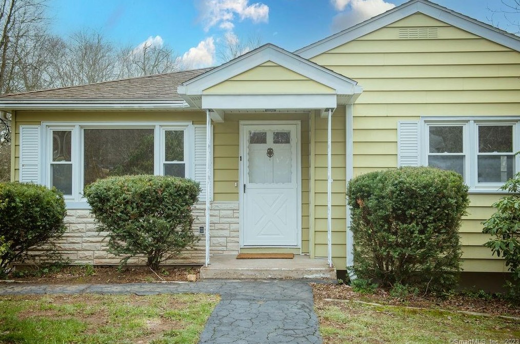 1 Burr Hl Ter, North Branford, CT 06471