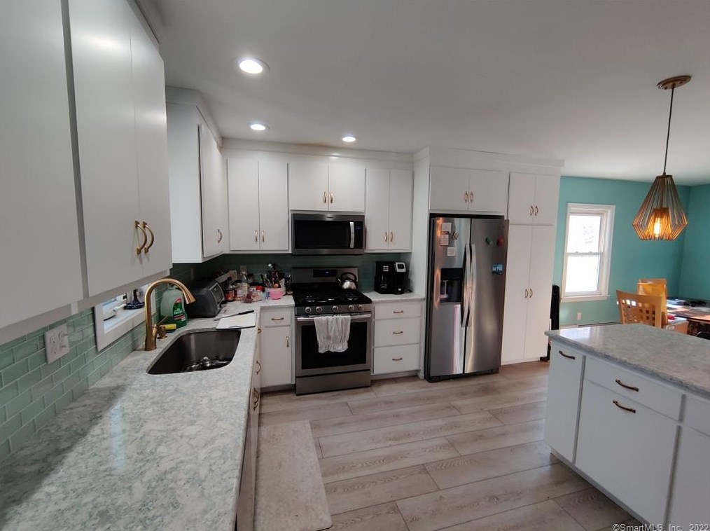 155 Lakeview Ter, New Haven CT  06515-1810 exterior