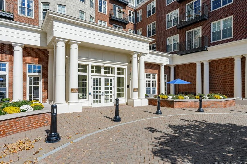 85 Memorial Rd #412, Hartford, CT 06107