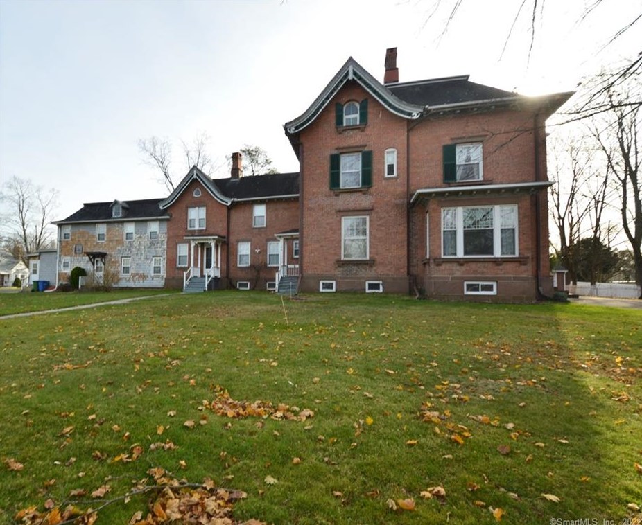 27 Woodside Cir, Middletown, CT 06457
