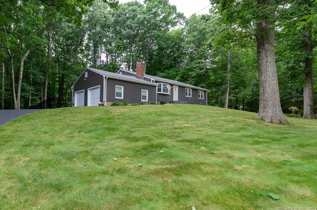 11 Minister Brook Dr, Simsbury, CT 06089