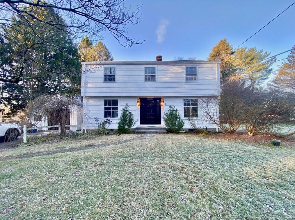 697 Sport Hill Rd, Bridgeport, CT 06612