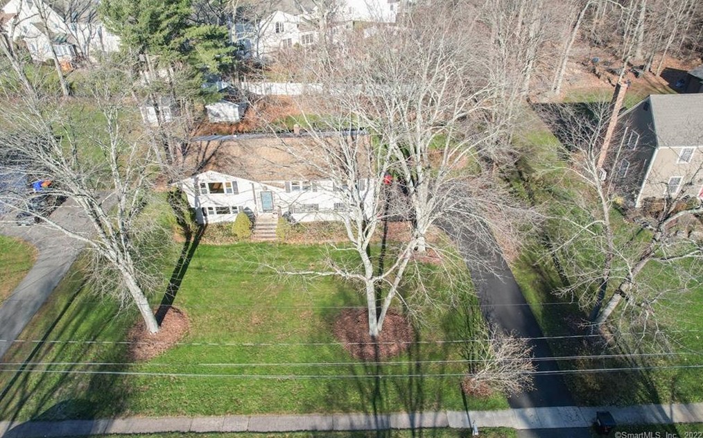 77 Hintz Dr, Wallingford, CT 06492