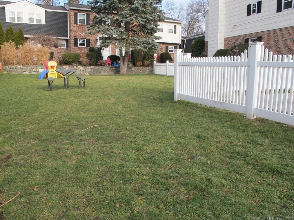19 Colonial Rd #10, Stamford, CT 06906