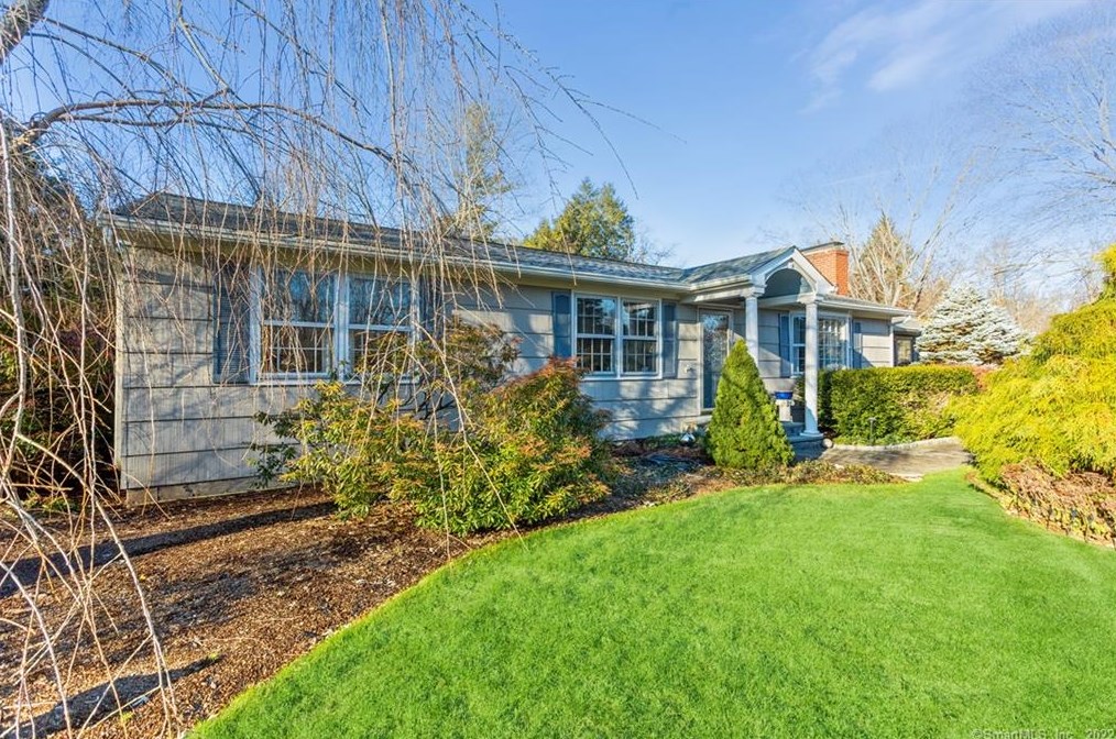5 Winslow Rd, Newtown, CT 06470