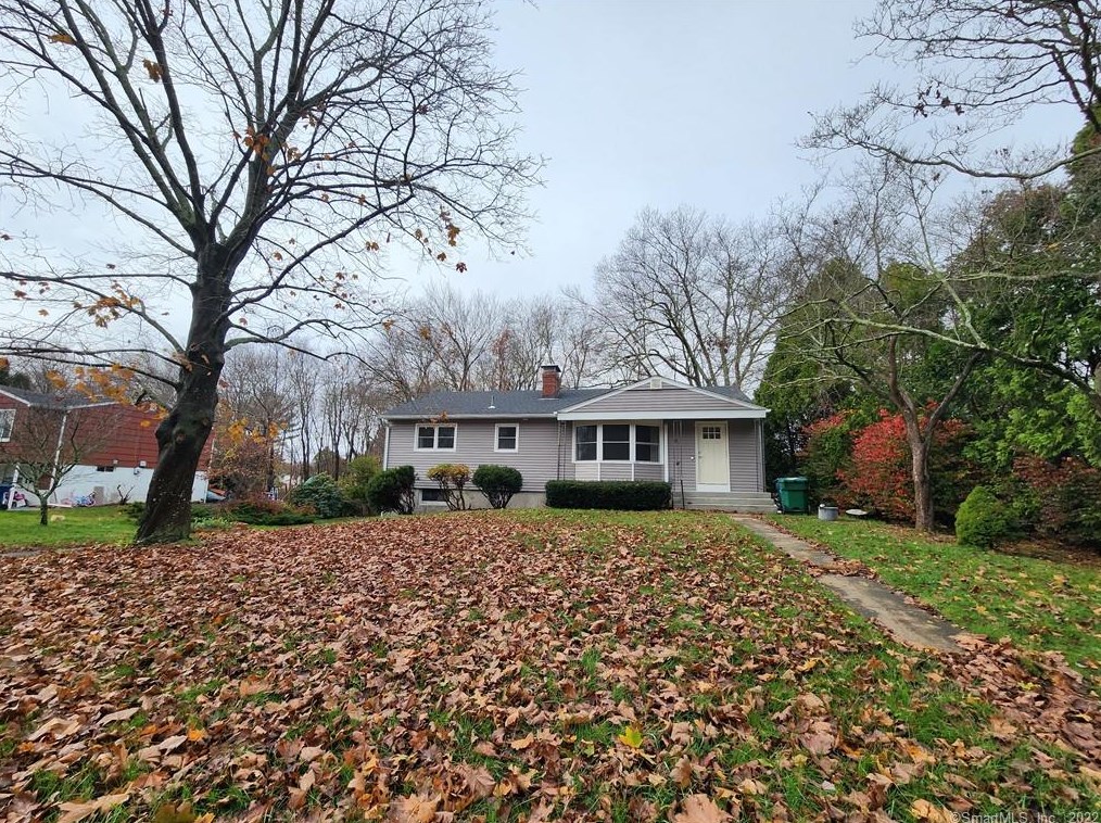 24 Savi Ave, Waterford, CT 06385
