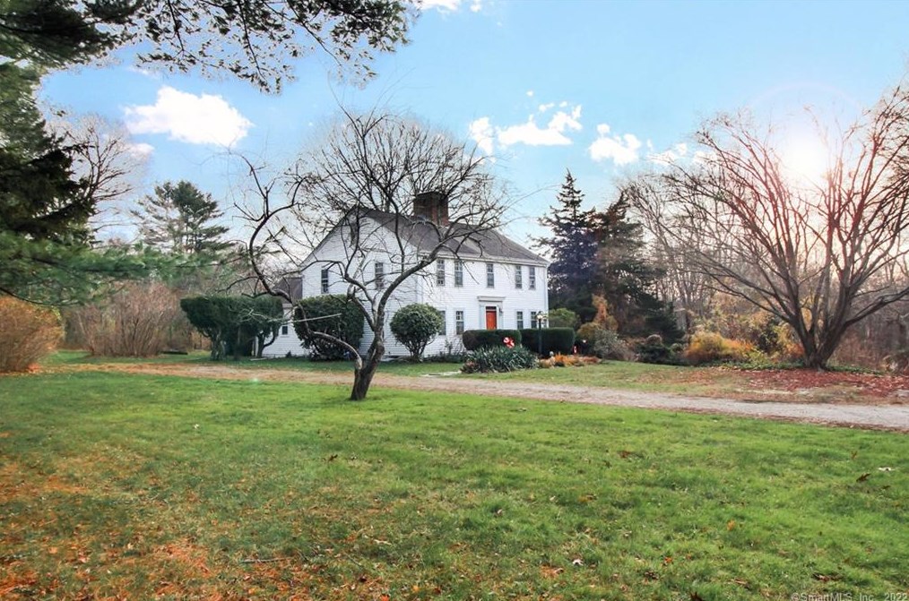 206 Roxbury Rd, Niantic, CT 06357
