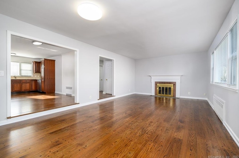 3 Sayles St, Cos Cob CT  06807-2142 exterior