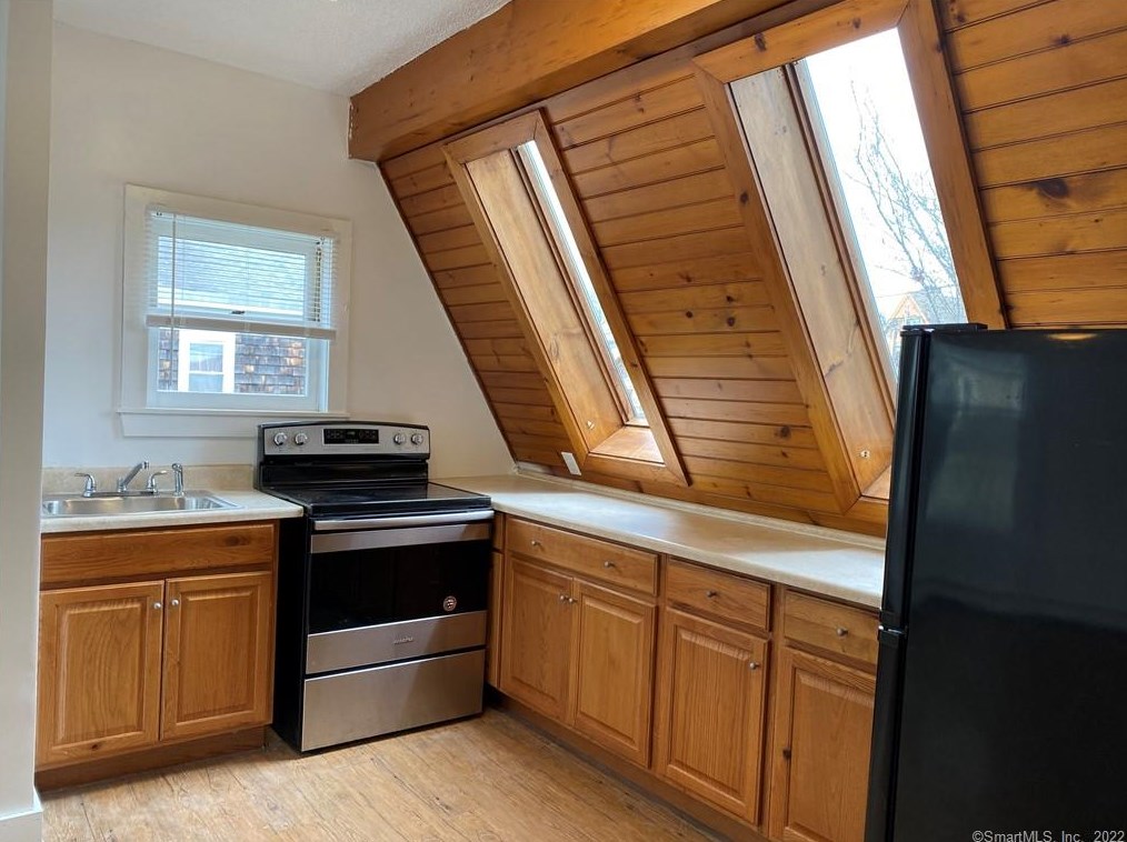 26 Prospect St #8, United States Coast Guard Ac, CT 06320