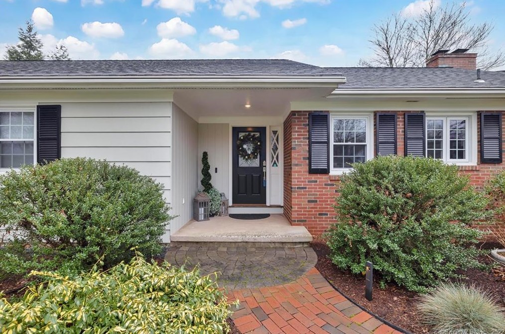 35 Poole Rd, Suffield, CT 06078