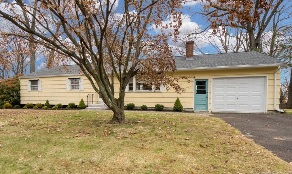 40 Bel Aire Dr, Plainville, CT 06062