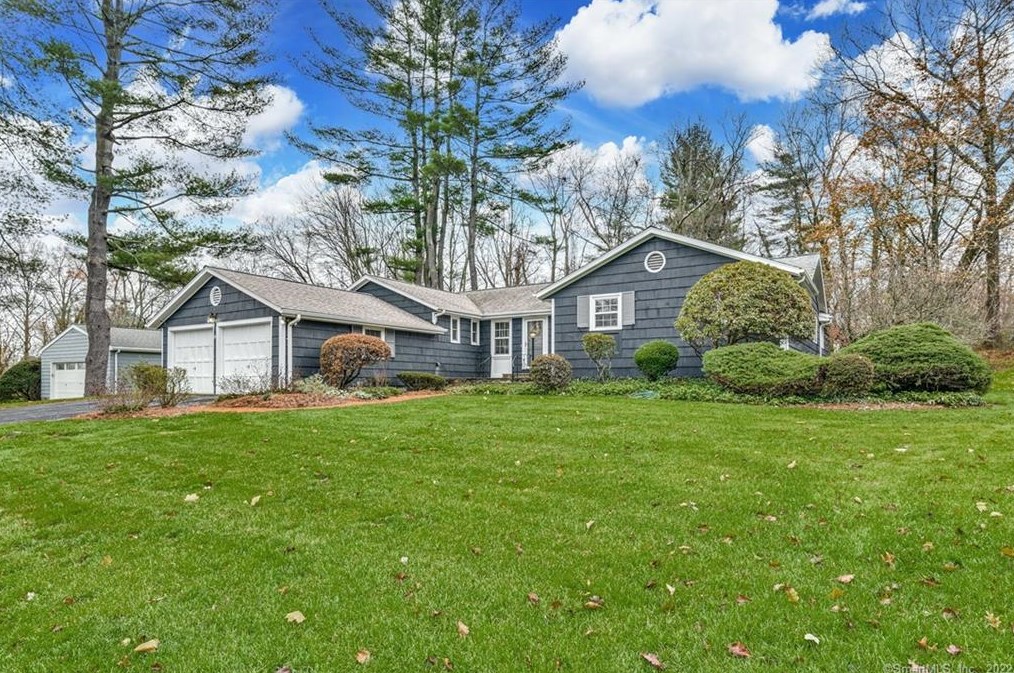 11 Woody Ln, Fairfield, CT 06825-2037