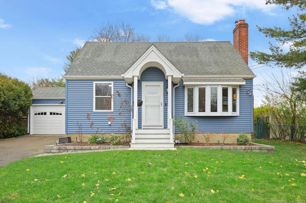 11 Robbins Ct, Milford, CT 06460
