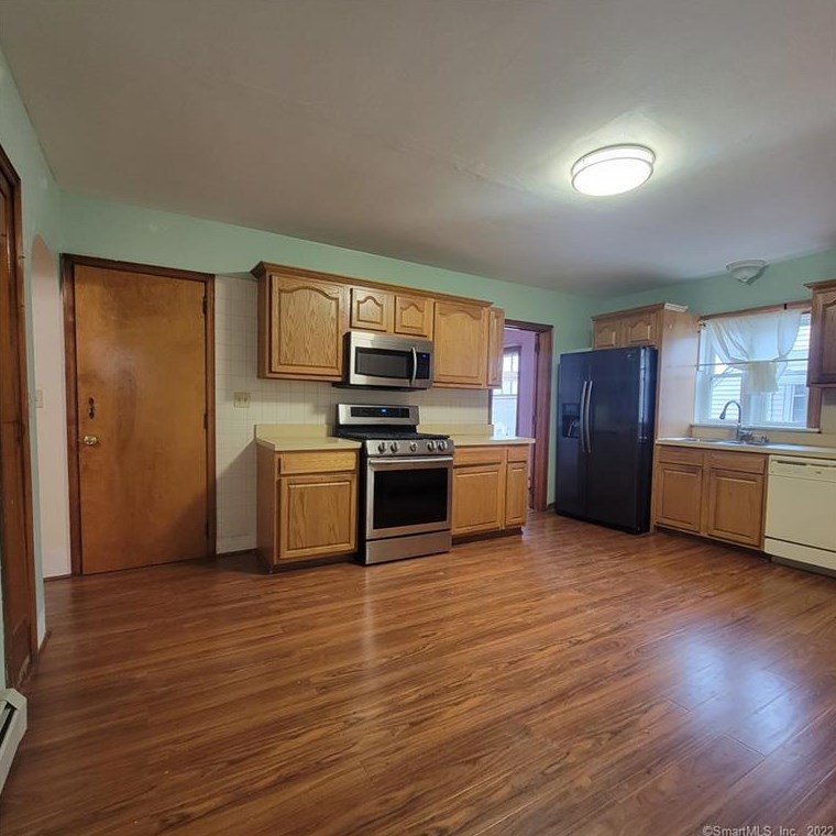 215 Wall St, Waterbury, CT 06704