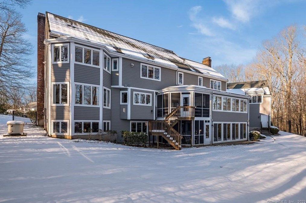 15 Hadley Dr, Avon, CT 06001