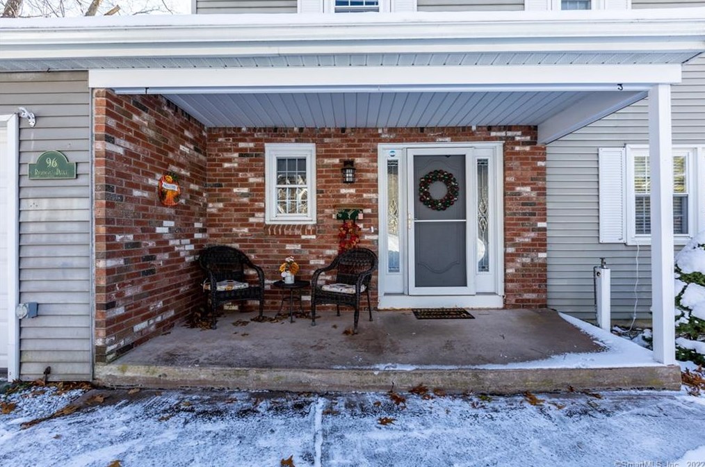 96 Richmond Dr, Manchester, CT 06042