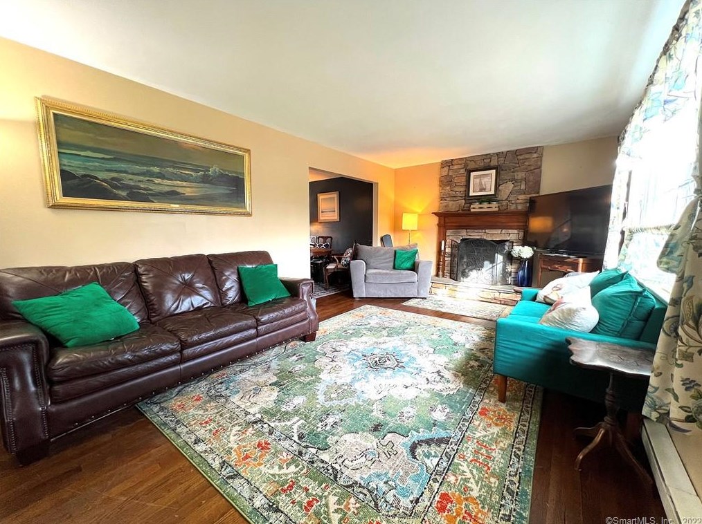 21 Hillwood Dr, Niantic, CT 06357