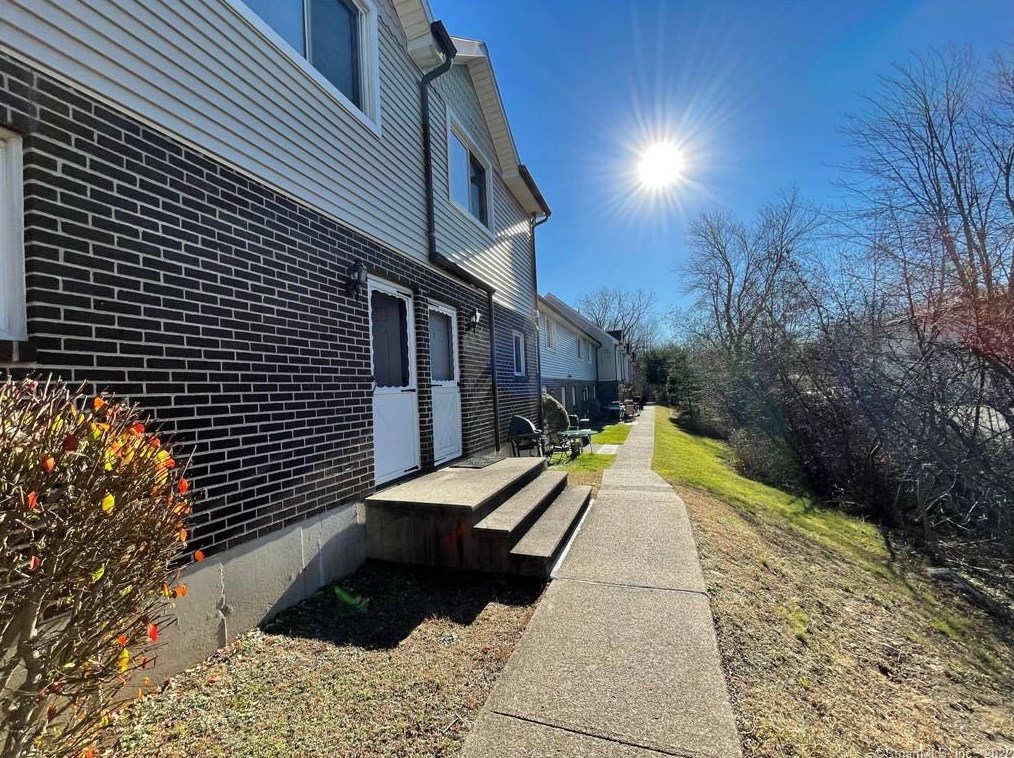 1306 Meriden #4, Waterbury, CT 06705