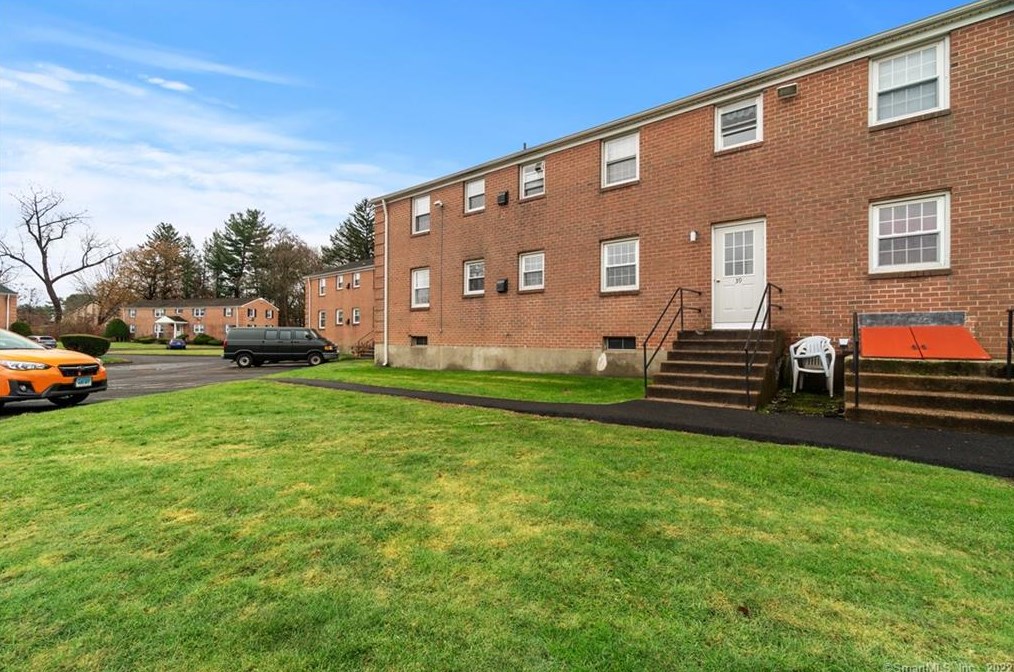 39 Brewster Rd #b, Glastonbury, CT 06033