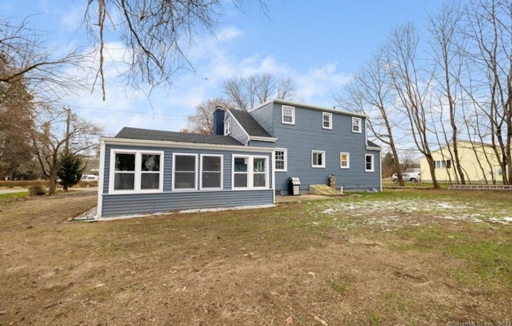 32 Dock Rd, Uncasville, CT 06382