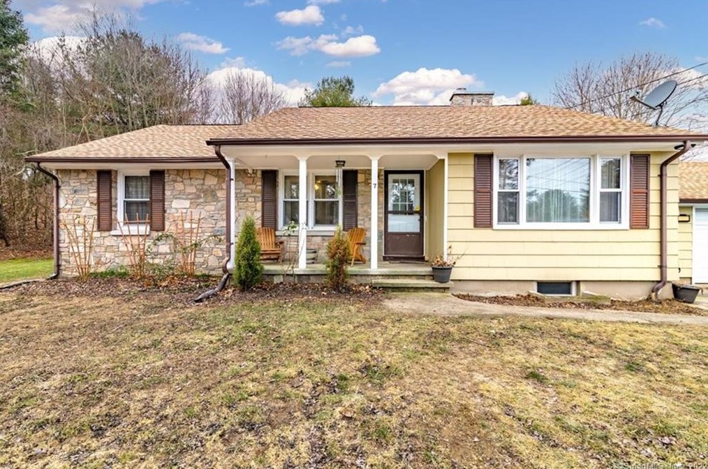 7 Frances St, Uncasville, CT 06382