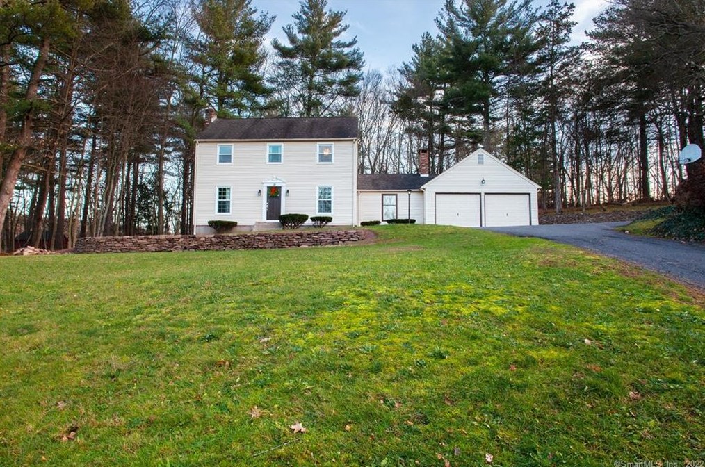 19 Concord Dr, East Granby, CT 06026