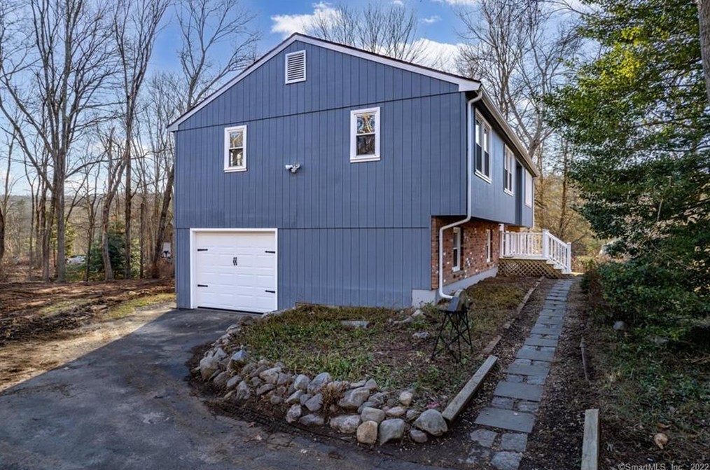 5 Whippoorwill Hollow Rd, East Hampton, CT 06424