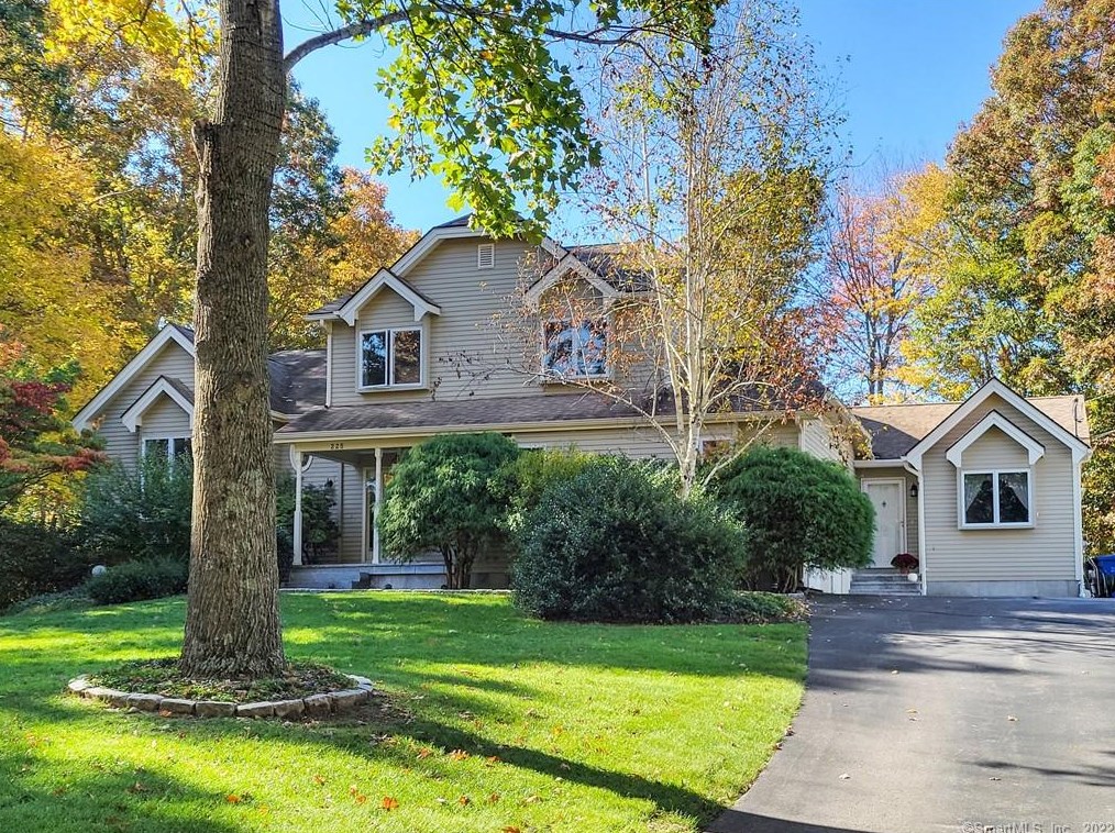 225 Pruett Pl, Chesterfield, CT 06370-1800