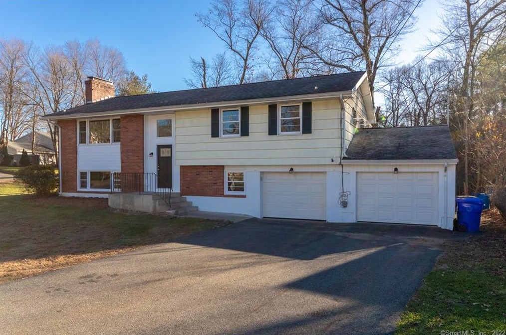 5 Timber Trl, Hartford, CT 06109-1452