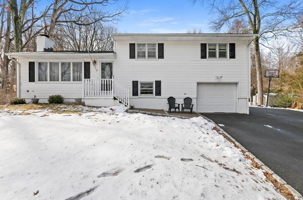 10 Oak Crest Dr, Brookfield Center, CT 06804