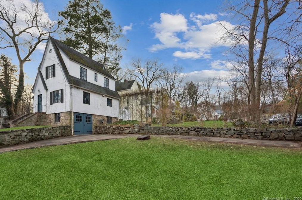 82 Valleywood Rd, Cos Cob, CT 06807