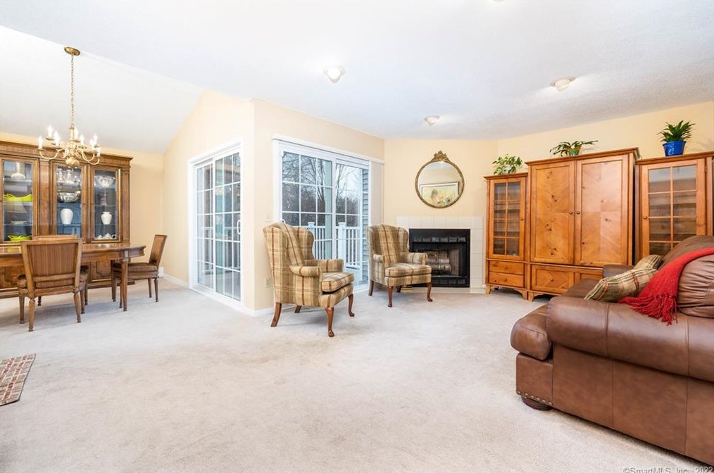 42 Hawthorne Ln #42, Bloomfield, CT 06002