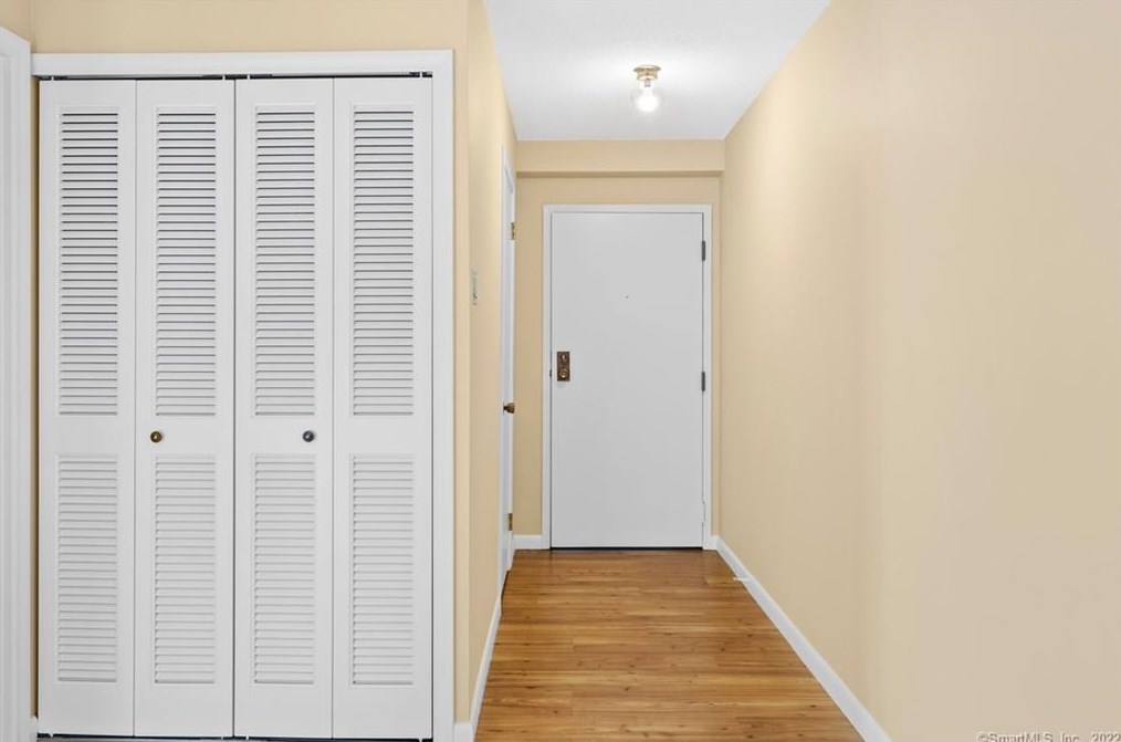 103 Twin Circle Dr #103, Wapping, CT 06074