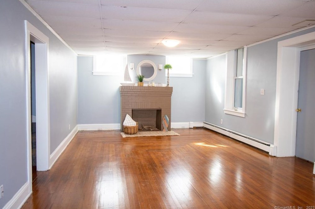 156 Garfield Ave #1, United States Coast Guard Ac, CT 06320