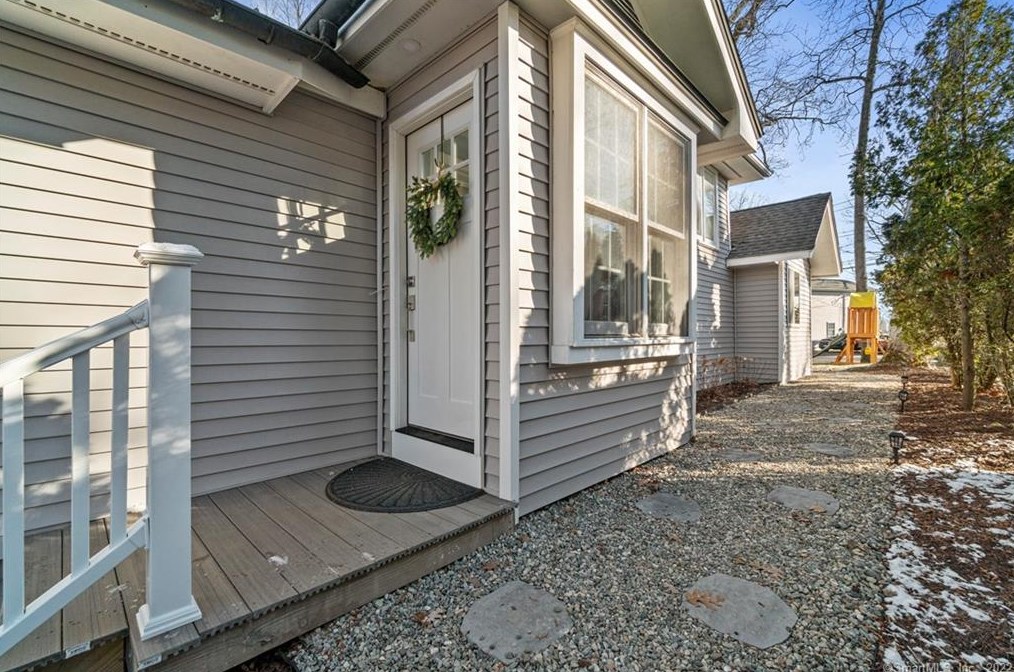 53 Waverly Park Rd, Branford, CT 06405-5319