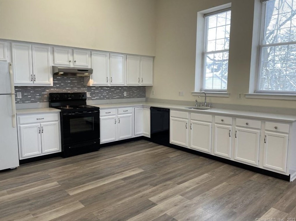 9 Nashville Rd #j, Bethel, CT 06801