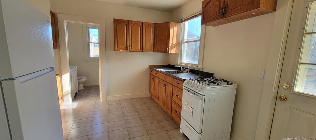 17 Cherry St, Milford, CT 06460