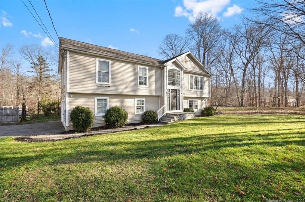 2 Ithaca Rd, Danbury, CT 06812