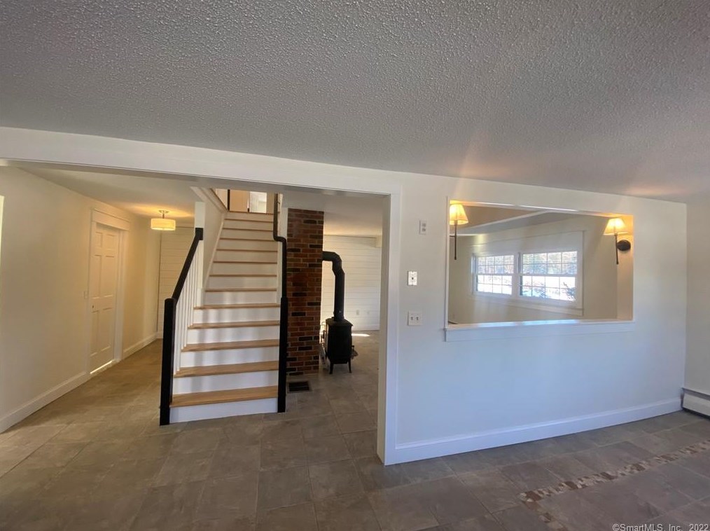 92 Frog Hollow Rd, Ellington, CT 06029