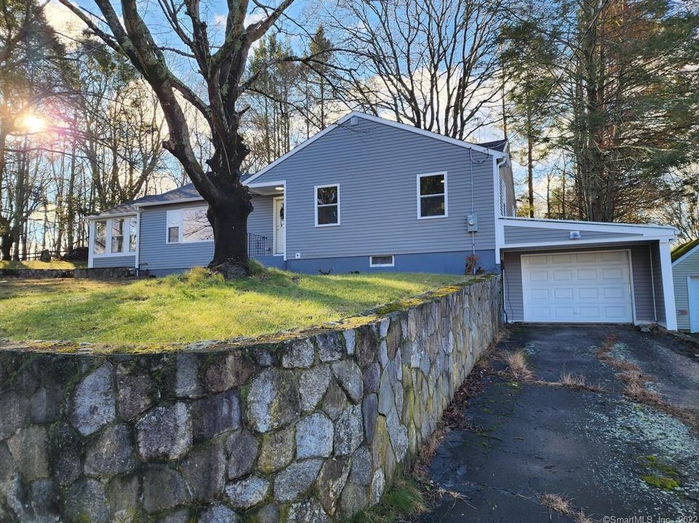 9 Fontaine Ct, Taftville, CT 06380