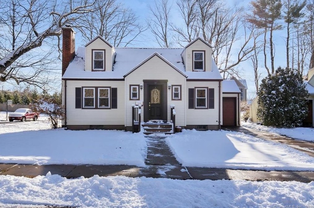 50 Ridgewood St, Manchester, CT 06040