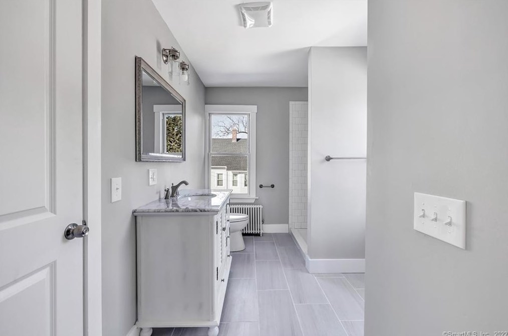 198 Meadow St, Huntington CT  06484-2265 exterior