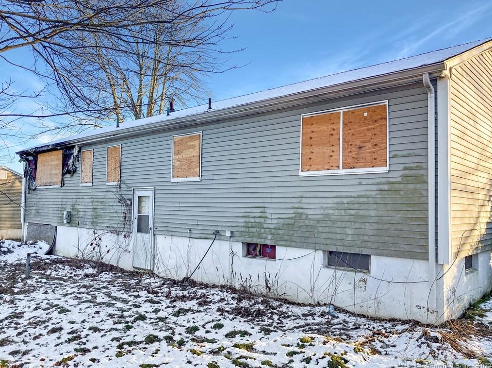 57 Smith Dr, New-Haven, CT 06517 exterior