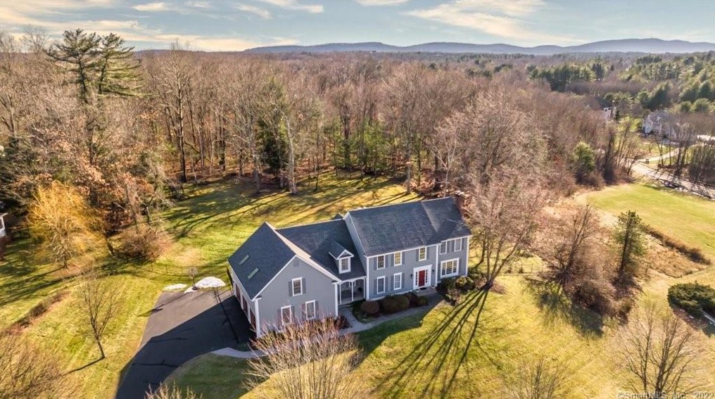 1 Scarborough Rd, Simsbury, CT 06070