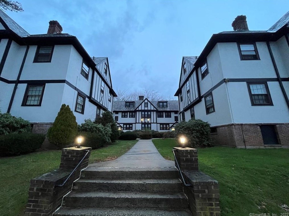 130 Bradley Ave #206, Meriden, CT 06451