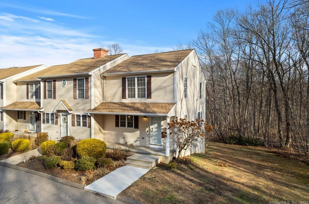 24 Fairway Dr #9, Gales Ferry, CT 06339