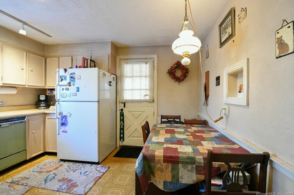 12 Pratt St, Rocky Hill CT  06067-2613 exterior