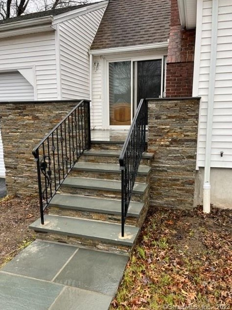 18 Leonard Pl, Bridgeport, CT 06611